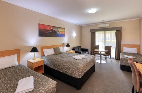 Benalla Hotel | Top of the Town Motel & Apartments