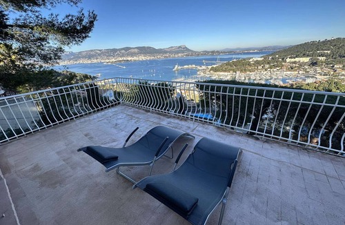 Saint-Mandrier-sur-Mer Apartment | Top of villa, full sea view