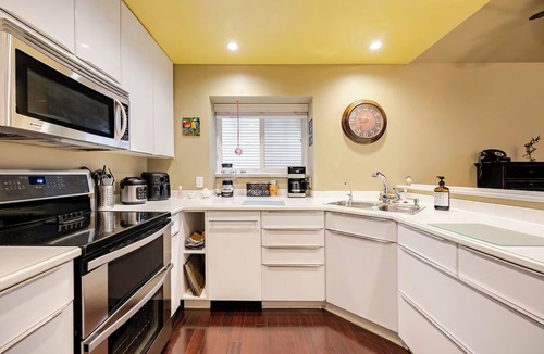 Upper Lonsdale House | Top-Rated 2BR Mountain View Suite — Modern, Quiet Escape Near Nature & City