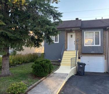 Laval House | Top Rated Vacation House Montreal Private Parking