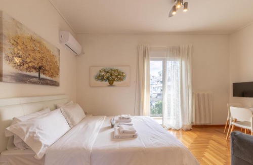 Kinosargous Apartment | Top sightseeing 3rd floor studio on a paved road!