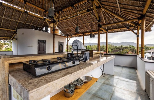 Suraberata House | Top Surf House