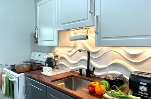 Bon Accord Village Apartment | TOPAZ Classy, cozy condo near beaches & airport