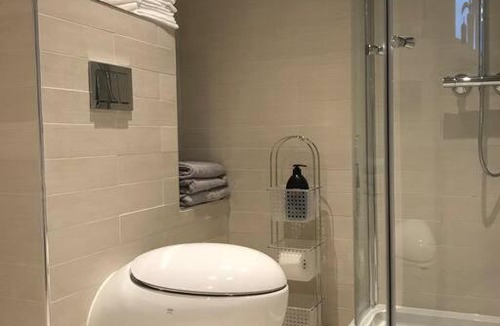 Larvik Apartment | Topp moderne suite.