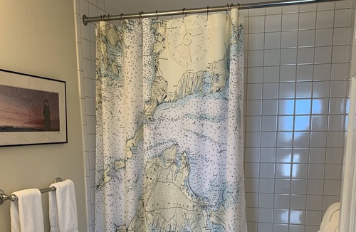Menemsha Cottage | Topside Cottage with private beach access!