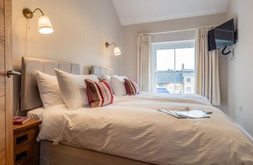 Moreton-in-Marsh House | Topside
