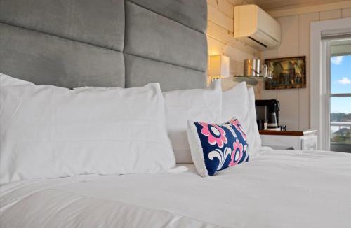 Boothbay Harbor Hotel | Topside Inn