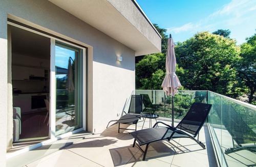 Como Apartment | Torno: Three-room apartment with balcony and easy access to public transport in