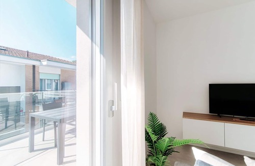 Como Apartment | Torno: Three-room apartment with balcony and easy access to public transport in
