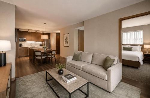 Bay Cloverhill Hotel | Toronto Arc Suites