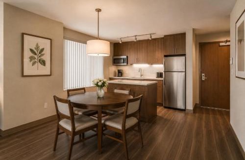 Bay Cloverhill Hotel | Toronto Arc Suites