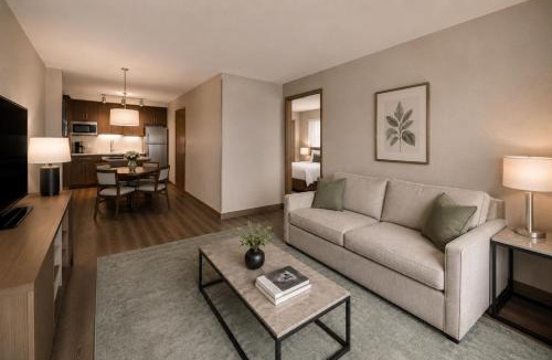 Bay Cloverhill Hotel | Toronto Arc Suites