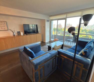 CityPlace Apartment | Toronto Downtown Luxurious Stylish 3 Bedroom 3 Bath 2 Balconies near Rogers Centre lakeview condo