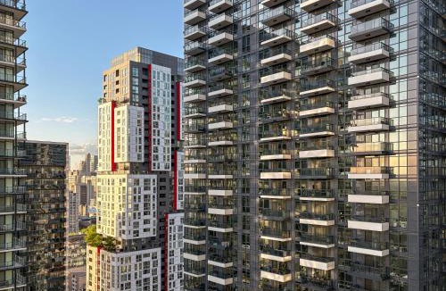 Downtown Toronto Apartment | Toronto Luxe Suite - Steps to CN Tower, Rogers Centre & Harbourfront - Walk score 10