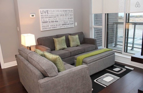 Unionville Condo | Toronto Markham Center & Cineplex entertainment complex