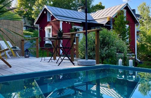 Lahti Villa | Torppa, puusauna ja ulkoporeallas