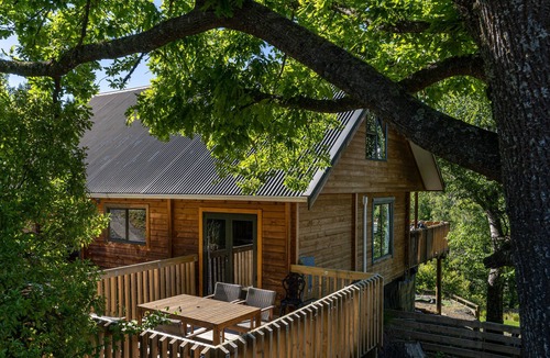 Hanmer Springs Cottage | TORQUAY TREASURE, pet friendly, with a garden in Hanmer Springs