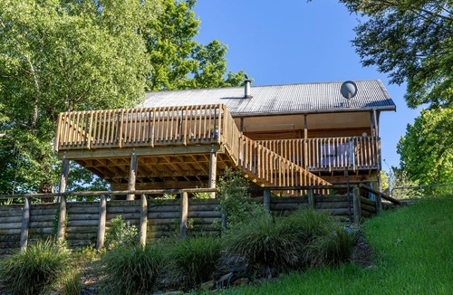 Hanmer Springs Cottage | TORQUAY TREASURE, pet friendly, with a garden in Hanmer Springs