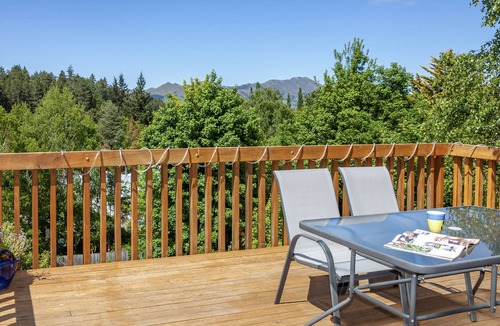 Hanmer Springs Cottage | TORQUAY TREASURE, pet friendly, with a garden in Hanmer Springs