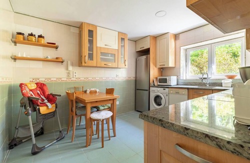 Galapagar House | Torrelodones: House with shared garden and pool 25 min from Madrid. Wifi