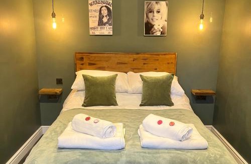 Ranskill House | Torworth - 1 Bed Barn - Sleeps 3 - Hot Tub