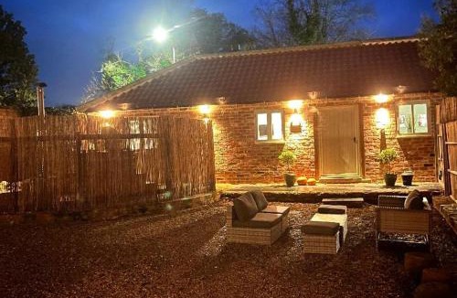 Ranskill House | Torworth - 1 Bed Barn - Sleeps 3 - Hot Tub