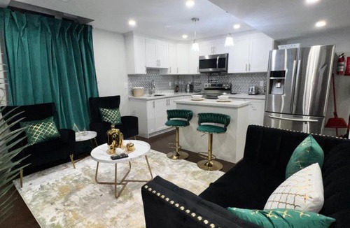 Brampton Apartment | Tosam Luxury Lodge Two Bedroom Suite