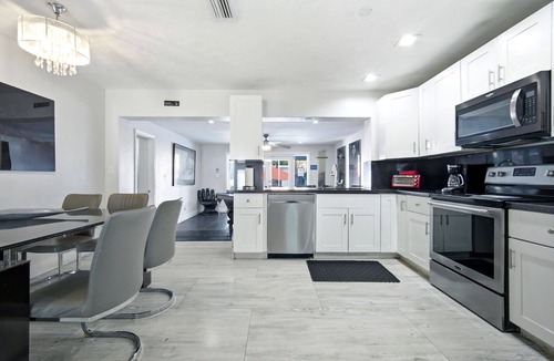 Little Ranches Villa | Total Oasis @ Private Villa in Hollywood FL for a large groups 3 Miles to beach