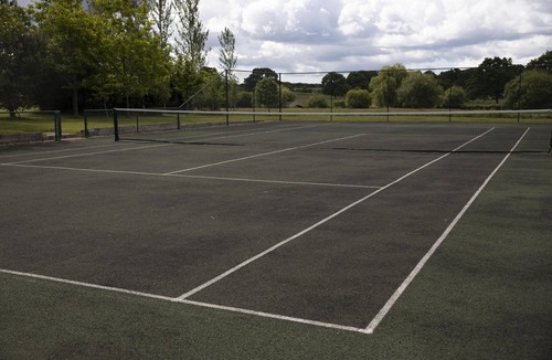 Billingshurst House | Total privacy guaranteed, gated, 50 acres, lake, tennis court, Moto x track.