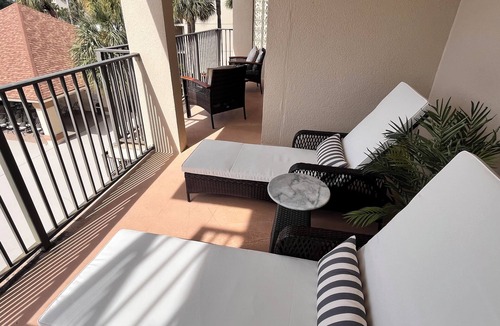 The Bluffs Condo | Total Zen! 2+ bedroom condo in lovely Jupiter with Marina view