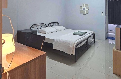 Bang Chalong Hotel | Toucan Bed And Cafe