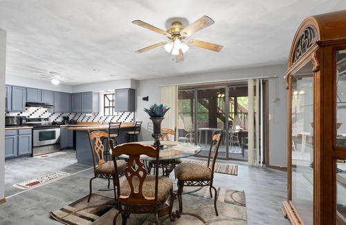 Swansea House | Touch of Class 3-bedroom townhome in Belleville King Bedroom.