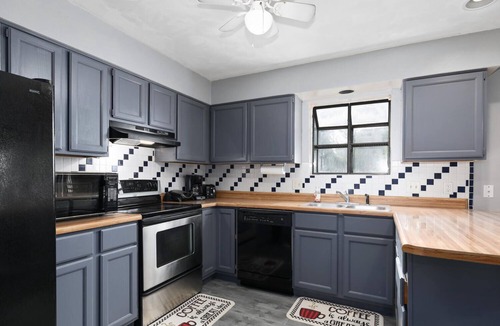 Swansea House | Touch of Class 3-bedroom townhome in Belleville King Bedroom.
