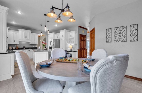 Howard House | Touchdown Retreat – Indoor Pool, Hot Tub & Games!