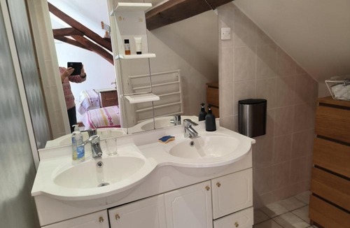 Mhere House | Tout Crin