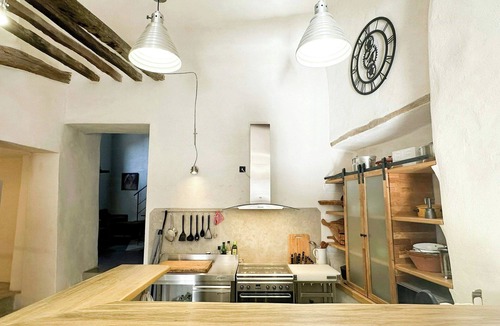 Sablet Apartment | Tower apartment with mountain views in Sablet