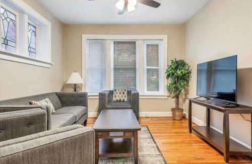 Southwest Garden House | Tower Grove Getaway sleeps 8