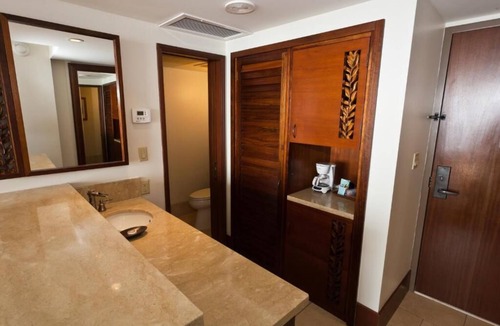 Kaanapali Hotel | Tower Ocean View King at Royal Lahaina Resort