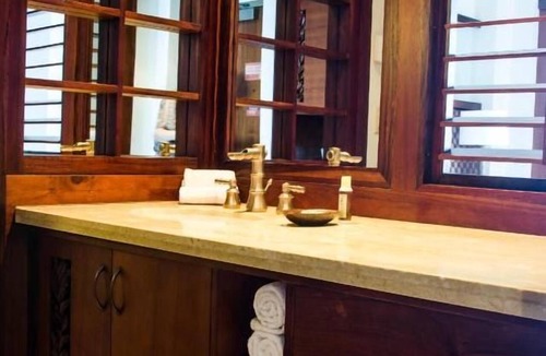 Kaanapali Hotel | Tower Partial Ocean View King at Royal Lahaina Resort