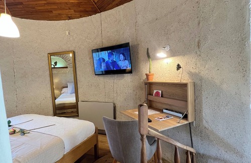 Auch Bed & Breakfast | Tower room, private shower and wc