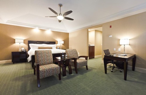 West Ashley Hotel | Town & Country Inn and Suites