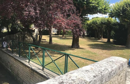 Aulnay House | Town house Aulnay, walk to bars/restaurants
