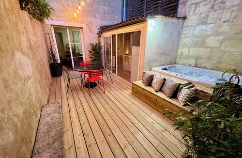 Nansouty-Saint-Genes House | Town house with jacuzzi and parking