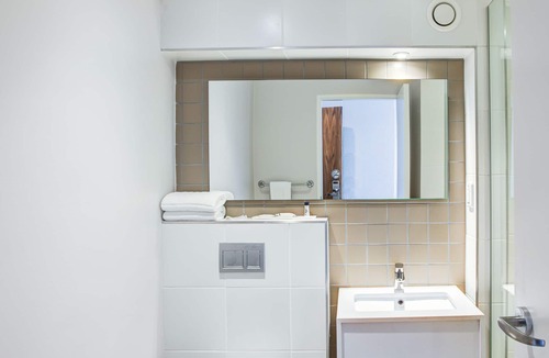 Greater Johannesburg Metropolitan Area Hotel | Town Lodge Waterfall, Midrand