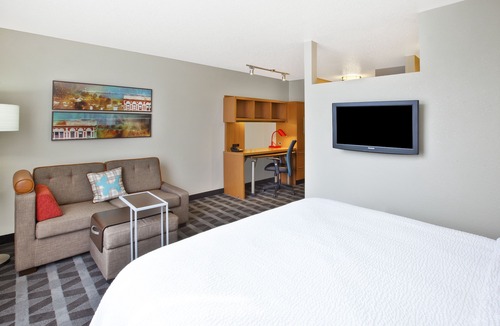 Brookfield Hotel | Towneplace Suites By Marriott Brookfield
