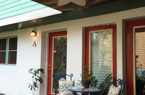 Gainesville Apartment | Townhome in downtown, walk to bars, restaurants, Bo Diddly park and Depot Park