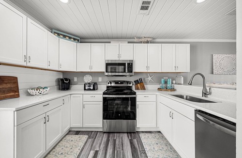 Bel Air House | Townhome steps to beach w/hot tub & free parking