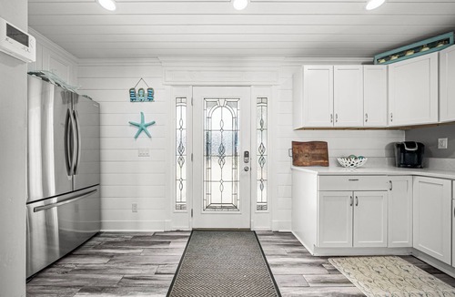 Bel Air House | Townhome steps to beach w/hot tub & free parking