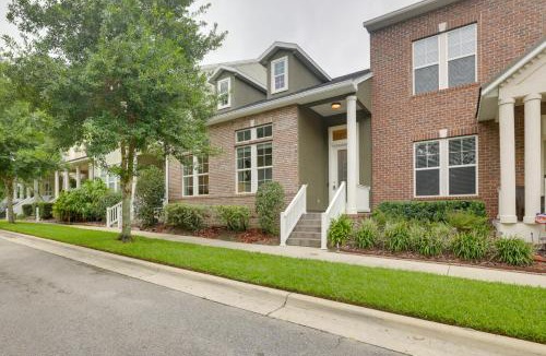 Gainesville House | Townhome w/Patio < 5 Mi to UF Campus!