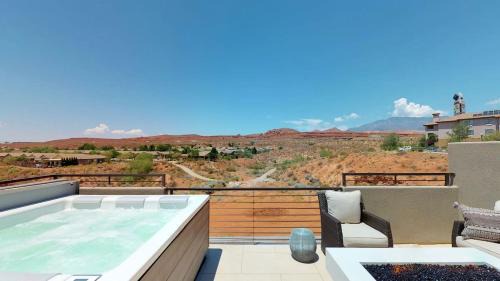 Washington House | Townhome w Private Hot Tub Air Hockey and more